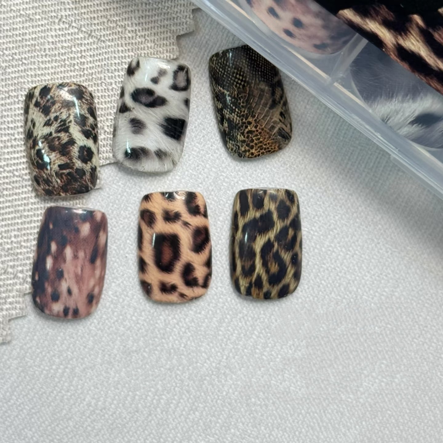 Animal Pattern Foil Transfer - 1 Roll with Box Snake Leopard Nail Art Metallic Laser Colorful Prints Decals for DIY Decorations Supplies Design