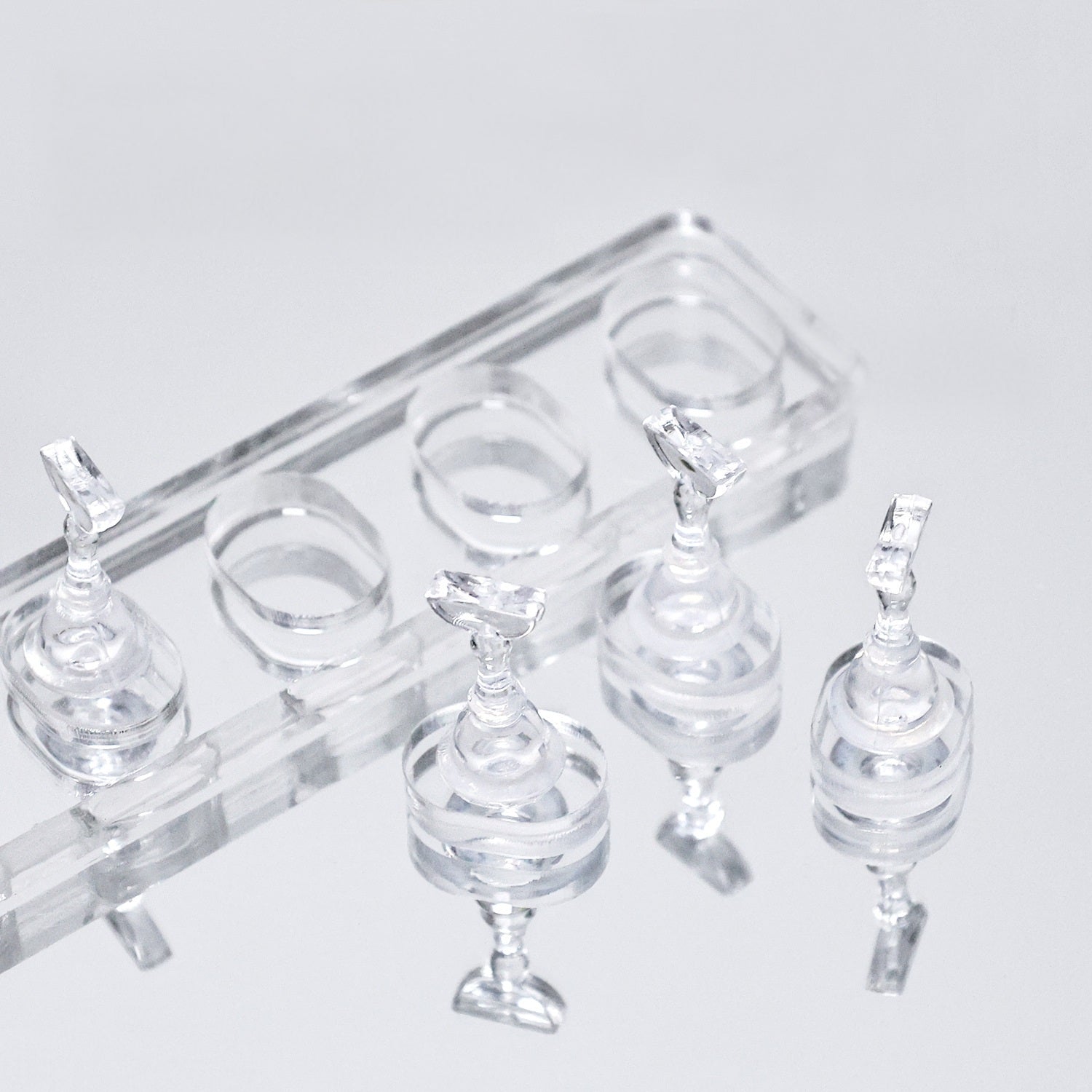 2pcs Acrylic Nail Stands -  False Nails Holder for Beginner Professional Painting Nails Practices Nail Art Kit Accessories, Clear